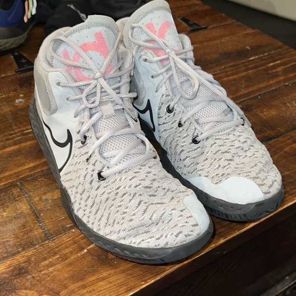 Men’s grey 11.5 sneakers great condition - Picture 3 of 6